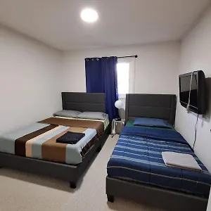  Homestay Square One Suite- Attached Bathroom, Walking Transit & Plaza